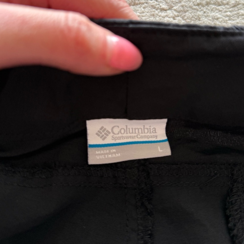 Columbia Black Coral Point ll Shorts | L - Picture 9 of 9